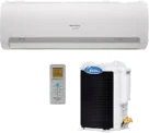Evaporadora split hi wall branca com controle remoto e condensadora.